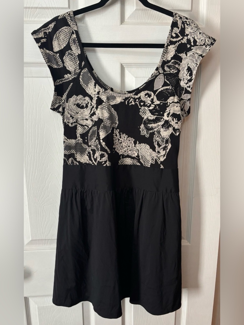 EXPRESS Fit & Flare LBD Black Dress Size 12 Pockets Summer Cocktail Party